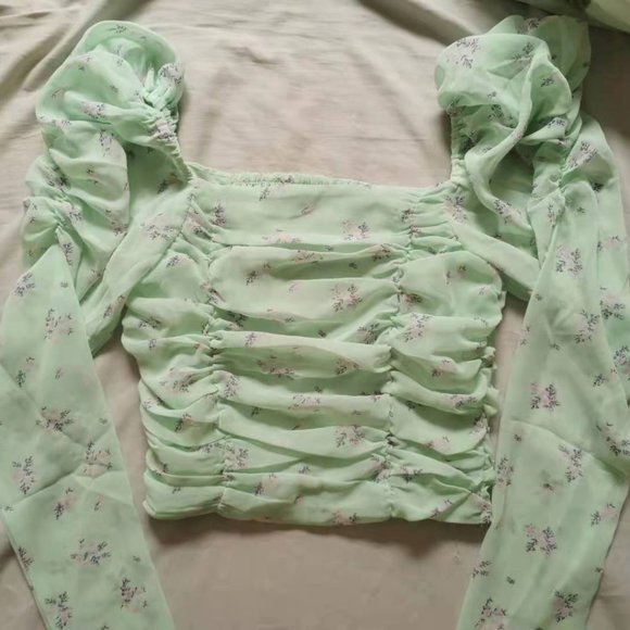 COPY - Puff-sleeved Top - Picture 1 of 3